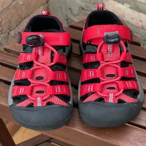 KEEN Unisex Seacamp closed toe Sandal